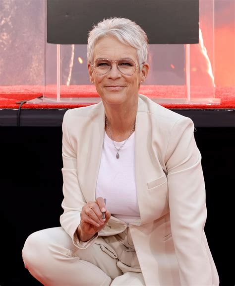 jamie lee curtis sexy photos|Jamie Lee Curtis, 63, Poses Nude and in a Bathing Suit in NYT。